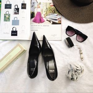 Stuart Weitzman Nouveau Point-Toe Pump Black 8N